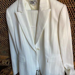 New women's Stresa size 10 suit